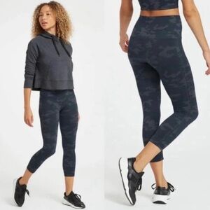 SPANX Camo Look at Me Now Seamless Cropped Leggings